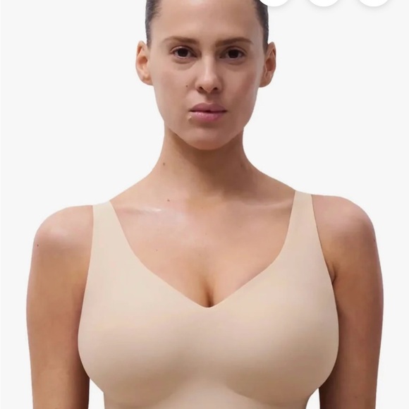 Chantelle Women's Softstretch Power Plunge Wireless Bra - Large - Picture 8 of 8